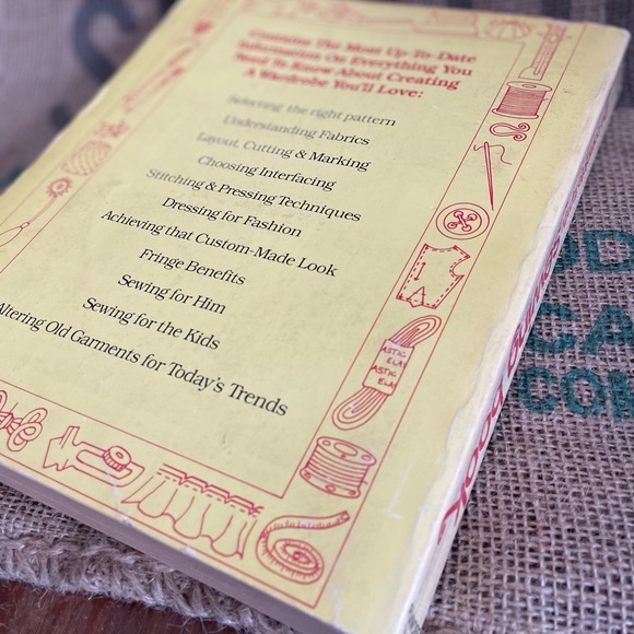 Vintage Sewing Book - Softcover large reference book - 1972 - Picture 12 of 13